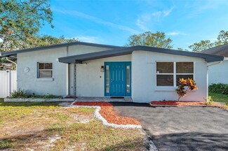 262 5th St NW, Largo, FL 33770