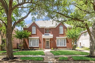 124 N Hall Dr, Sugar Land, TX 77478