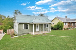 66 Chestnut St, Ellsworth, PA 15331