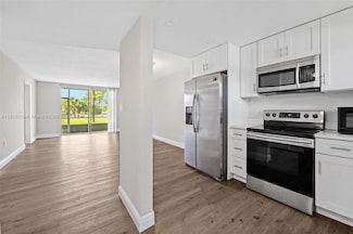 8060 Sunrise Lakes Dr N Unit 103, Sunrise, FL 33322