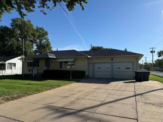 904 N Washington Ave, Hastings, NE 68901