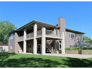13 Valley Forge Dr, Lisbon, IA 52253