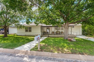 227 N 9th St, Jacksboro, TX 76458