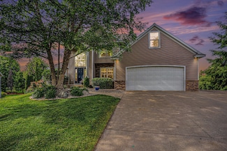 911 Fairwood Ct, Jenison, MI 49428