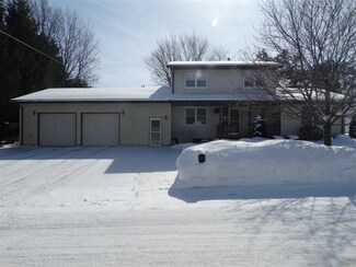 516 4th Ave SW, Waukon, IA 52172