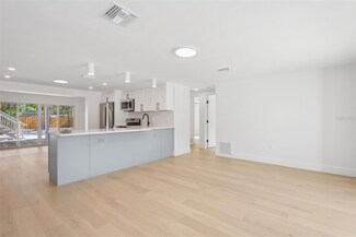 2655 Bay St, Sarasota, FL 34237
