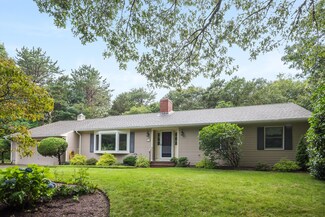 71 Club House Dr, Pocasset, MA 02559