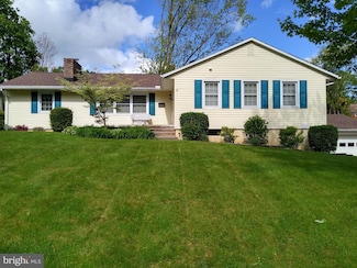 310 Crest Dr, Clarks Green, PA 18411
