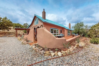 25 A Lime Kiln Rd, Lamy, NM 87540