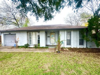 8611 Leamont Dr, Houston, TX 77099