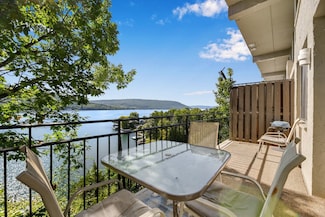 7 Cliffside Dr, Canandaigua, NY 14424