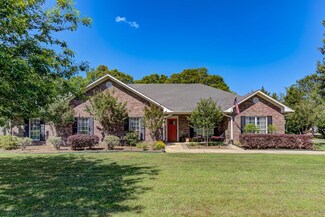 130 Pebble Beach Dr, Vicksburg, MS 39183