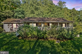 129 Skyway Ln, Chester Gap, VA 22623