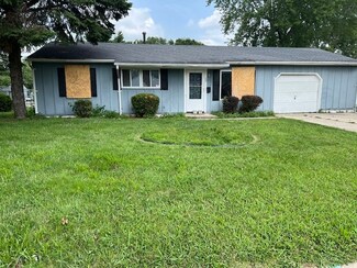 70 Oriole Dr, Decatur, IL 62526