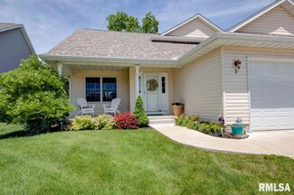 3 Frontier Ct, Le Claire, IA 52753