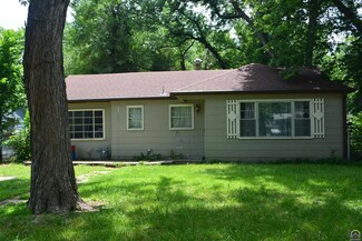 2305 SW 25th Dr, Topeka, KS 66611