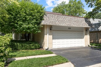 221 Pin Oak Dr Unit 221, Wilmette, IL 60091