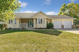 725 Liinhaven Ln, Owatonna, MN 55060