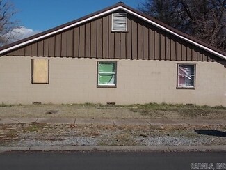 403 E 15th St, Caruthersville, MO 63830