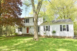 247 Oak Ln, Cresco, PA 18326