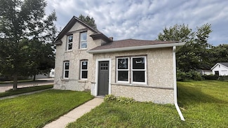 101 N Cedar St, Chaska, MN 55318