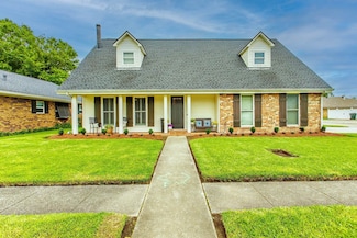 400 Chantilly Dr, Houma, LA 70360