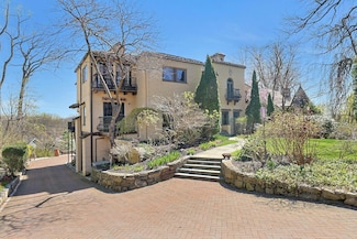 286 Lyncroft Rd, New Rochelle, NY 10804