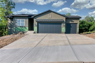 115 Woodland Ave, Lone Jack, MO 64070