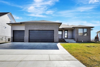 1213 W Lakeway Ct, Andover, KS 67002