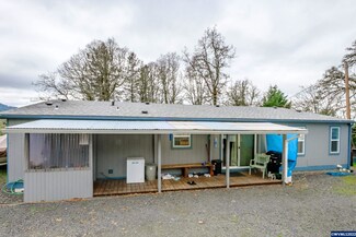 30816 Washington St, Lebanon, OR 97355