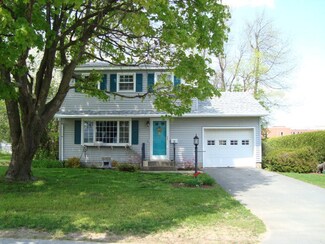 10 Beechwood Dr, Rouses Point, NY 12979