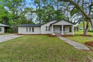 32 Pine St, Sumrall, MS 39482