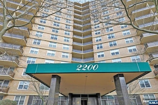 2200 N Central Rd Unit 1N, Fort Lee, NJ 07024