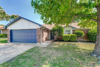 6648 Inwood Dr, Watauga, TX 76148