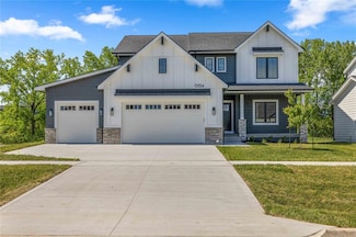 9814 Watermeadow Cir, Johnston, IA 50131