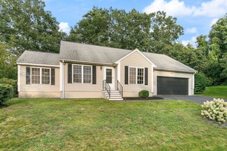 44 Lamprey Village Dr, Epping, NH 03042