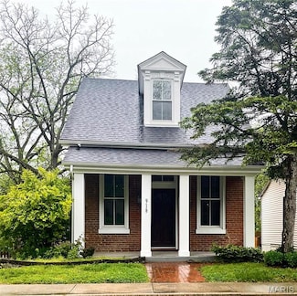 918 N 4th St, Saint Charles, MO 63301