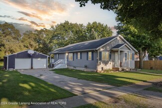 455 S Oak St, Maple Rapids, MI 48853