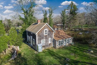 642 State Rd, Vineyard Haven, MA 02568