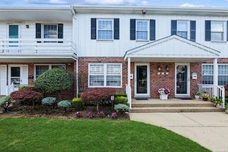 676 Front St Unit 2F, Hempstead, NY 11550