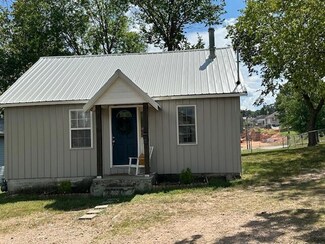 703 Delaware St, Neosho, MO 64850