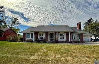 504 Iowa Ave SW, Orange City, IA 51041