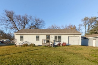809 Central Ave, Evansdale, IA 50707