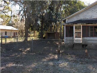232 6th St, Apalachicola, FL 32320