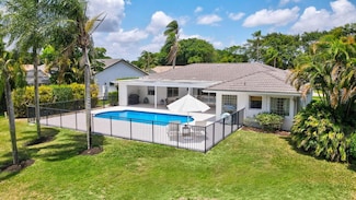 10194 Harbourtown Ct, Boca Raton, FL 33498