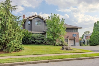 31 Morris Dr, Syosset, NY 11791