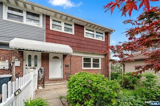 7 Edgewater Place, Edgewater, NJ 07020