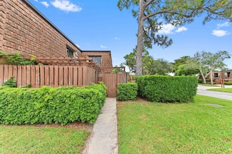 2423 24th Ln, Greenacres, FL 33463