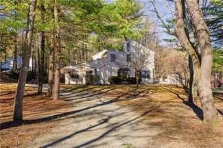 375 Hawk Rd, Saylorsburg, PA 18353