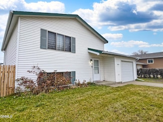 1819 6th Ave E, Williston, ND 58801